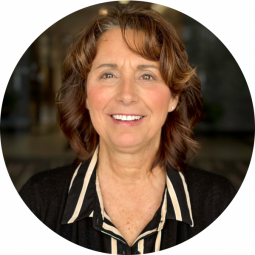 Tracy- Headshot Brookfield 